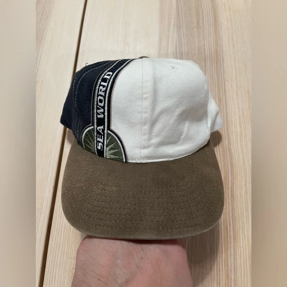Vintage 90s Sea World Shamu Logo SnapBack Hat